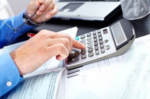 Разъяснен порядок исчисления страховых взносов ИП на общей системе налогообложения