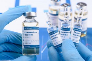 Понесенные работодателем расходы на вакцинацию работников от коронавируса можно учесть при налогообл