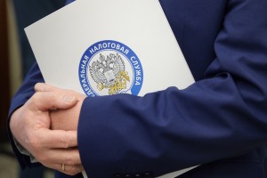 ФНС России разъяснила, в каком случае матпомощь, выплачиваемая работникам, не облагается страховыми 